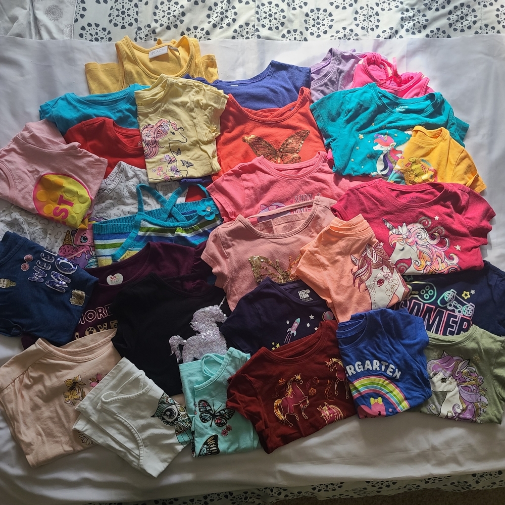 Huge lot of 28 Tee-shirts for Girl size S 5/6